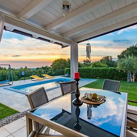 Villa Parenzana Вишнян Экстерьер фото