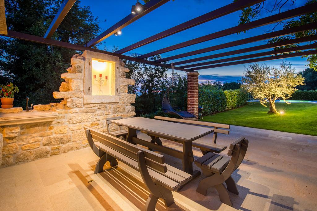 Villa Parenzana Вишнян Экстерьер фото
