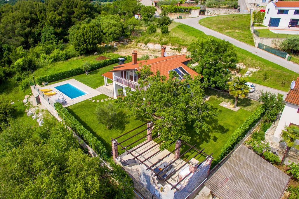 Villa Parenzana Вишнян Экстерьер фото